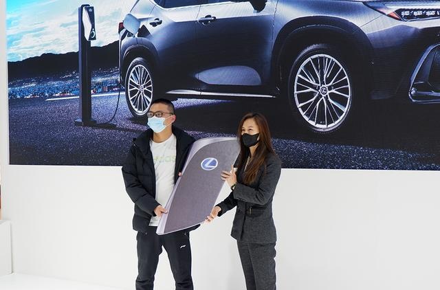 雷克萨斯首款插混车型NX400h+登台，全新NX重庆上市