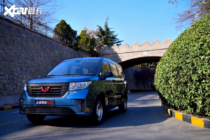 五菱宏光plus五座版上市售648万元
