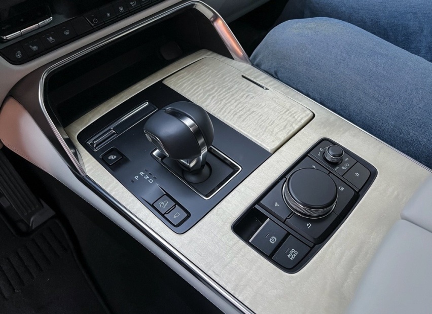 马自达跻身豪华品牌就靠它？全新CX-60实车曝光，后驱配六缸动力