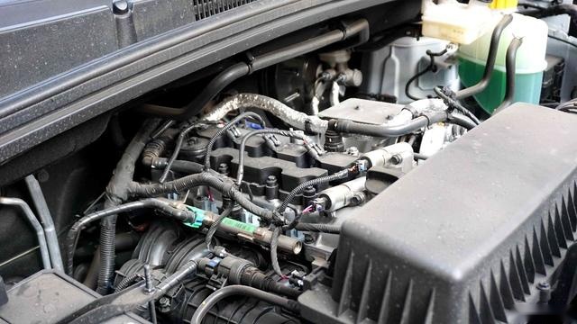 路咖与车：试驾五菱宏光PLUS 一台颇为上手的“四方不楞”？