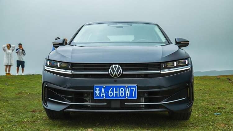 试驾全新一代迈腾焕新升级不要再说我是“老爹车”