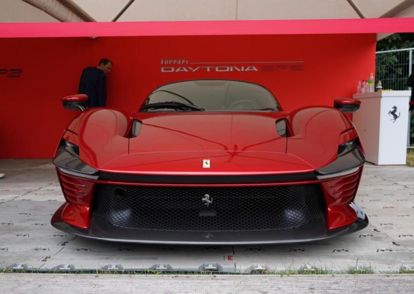 有见过这么帅的法拉利吗？Daytona SP3的设计集众家之长
