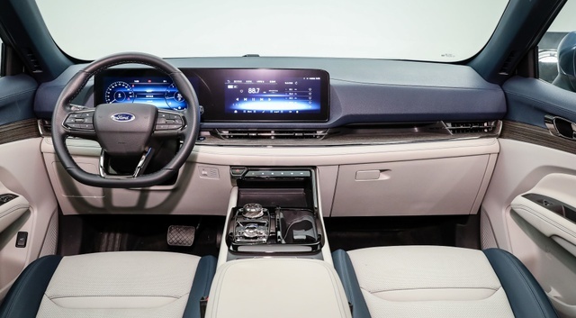福特全新“大五座SUV”来袭，三大件终于有诚意了，这回能火吗？