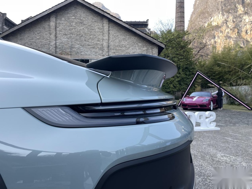 实拍：能越野的双门跑车，保时捷911 Dakar中国首发