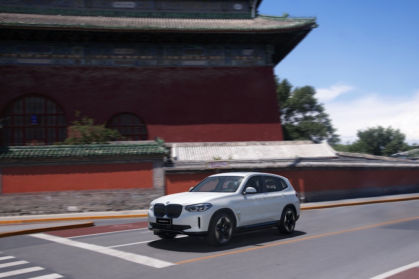创新纯电动BMW iX3解锁鹏城绿色出行新方式