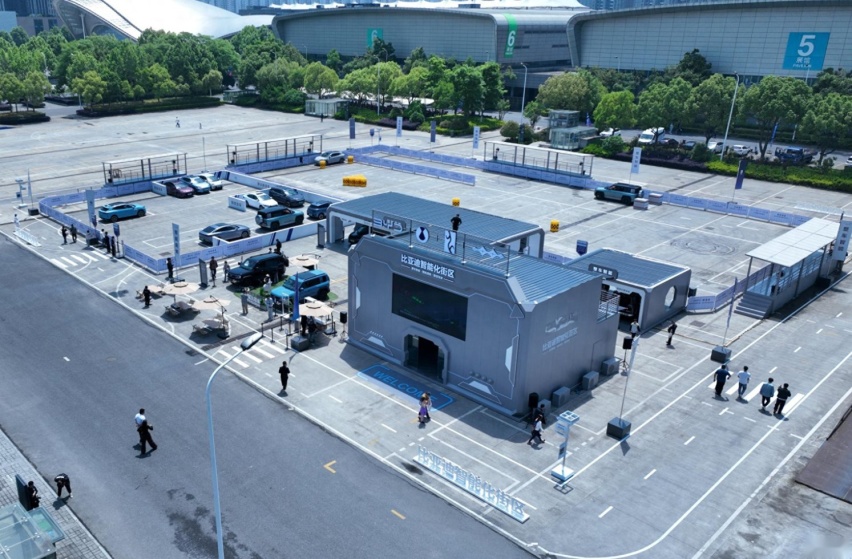 “360度原地调头”、“窄道通行”比亚迪黑科技亮相合肥五一车展