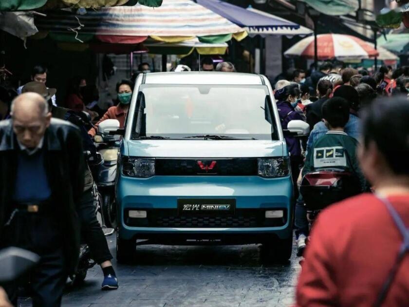 该向每一位燃油车主致敬 人民真的需要五菱宏光MINI EV？