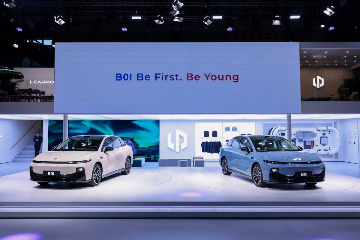 零跑攜全系產品亮相2025上海車展,年輕人的高品質智能轎車B01驚艷首秀 零跑攜全系產品亮相2025上海車展,年輕人的高品質智能轎車B01驚艷首秀