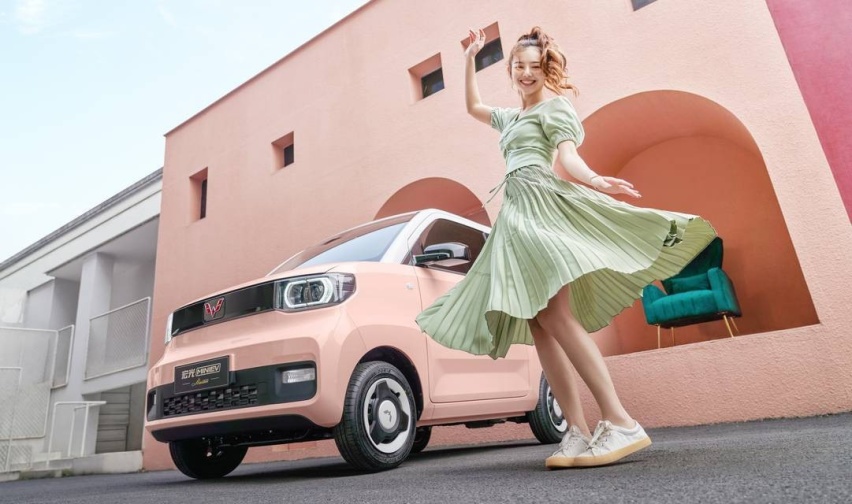 宏光MINI EV加装安全气囊，但价格上涨，还值得购买吗？