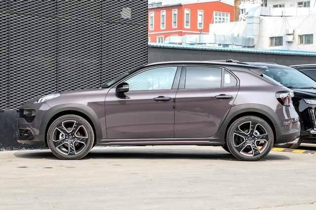 年轻人的两款国产SUV：奔腾B70S对比领克02