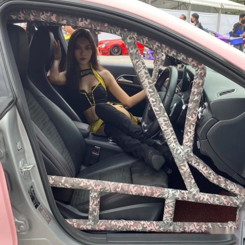 宽体+防滚架的粉色奔驰CLA，妥妥的自带美女上车功能