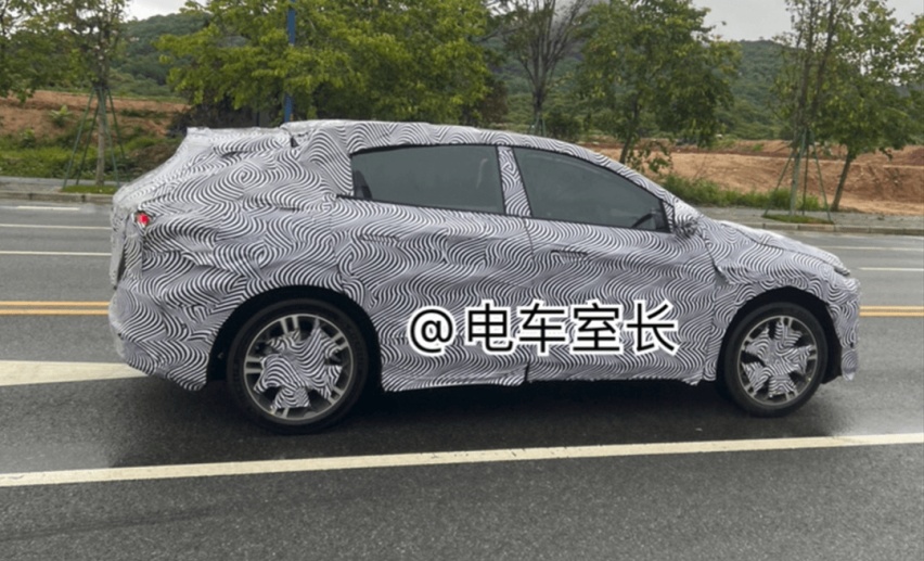 小鹏全新跨界SUV：黑科技加码，或配点对点智能导航辅助驾驶功能