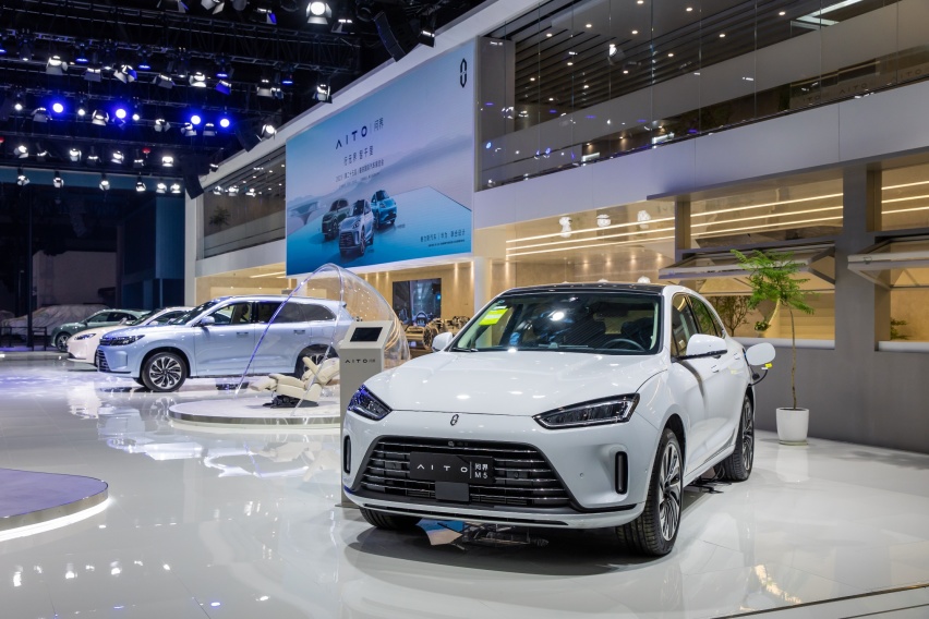 首款搭载华为ADS 2.0的交付量产车 AITO问界M5智驾版将开启交