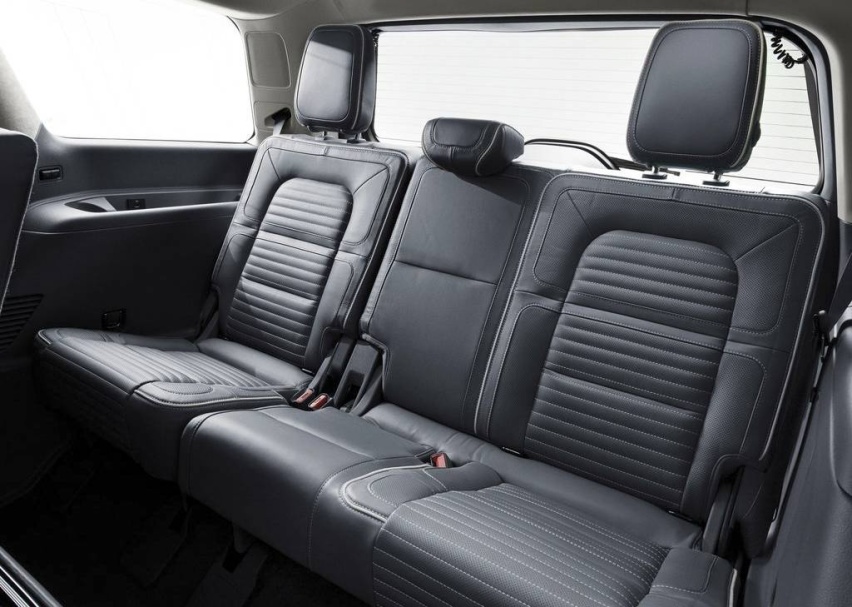 Lincoln-Navigator-2018-1024-0c.jpg