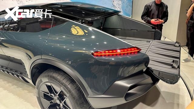 新车可切换成皮卡模式,后尾门类似于"天地门"设计.