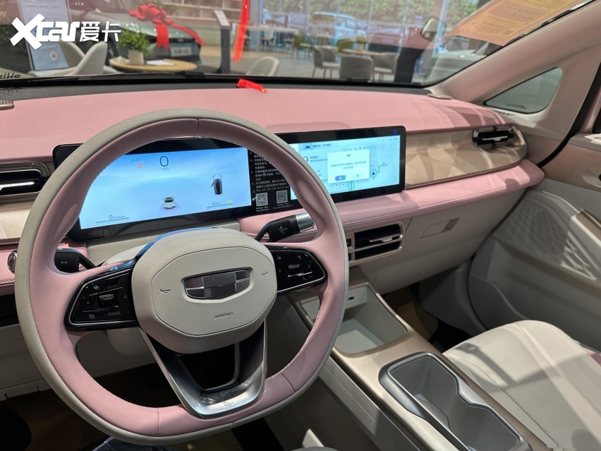 或7.58万起！几何E萤火虫到店，续航401km配怀挡，还看五菱缤果？