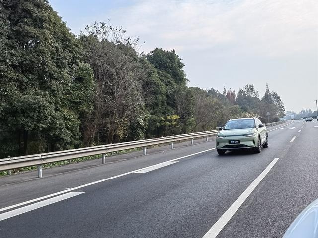 没有槽点就是亮点？20万以下选纯电SUV，零跑C11够实在