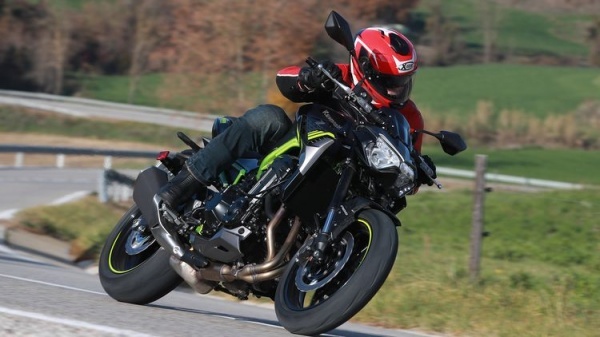 10万出头街车怎么选？雅马哈MT-09 VS 川崎Z900