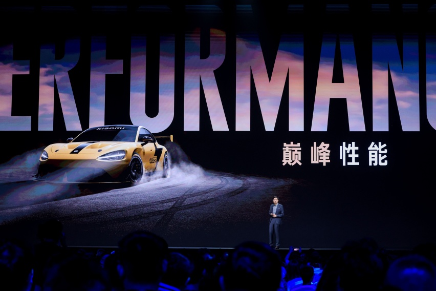 雷军年度演讲：小米SU7 Ultra Prototype等新品亮相