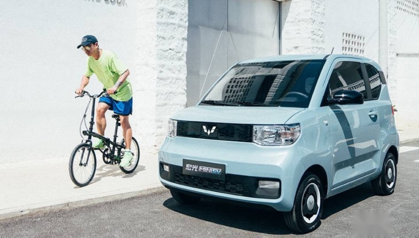 下乡了！宏光MINI EV销量暴跌再降一万多，实则降价求生？