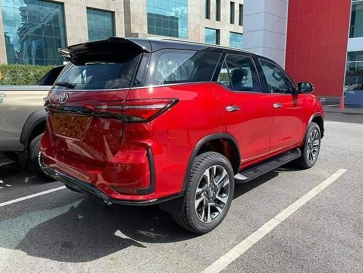 新款丰田Fortuner实车曝光，外观很时尚