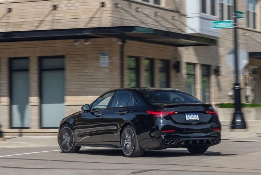 能进AMG车友群！新一代AMG C43 轿跑版，少两缸动力还够不够带劲