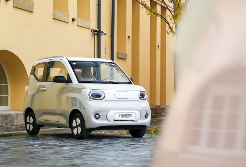 新款宏光MINIEV，卖4.68万，除了续航加长至215km，还有啥变