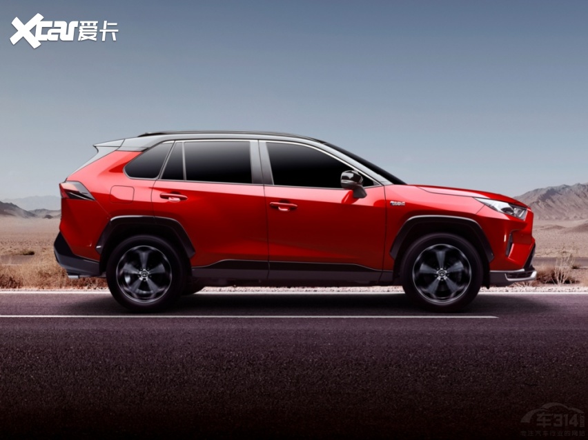 哈弗枭龙MAX对比RAV4荣放双擎E+选谁？