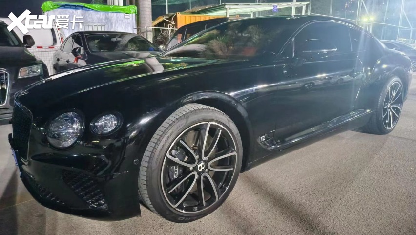 新款宾利欧陆升级高级naim音响 3面翻转屏幕 氛围灯施工案例