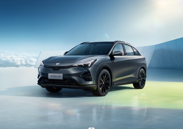 800V超充，10min补能260km，阿尔法T5预售15.58万起