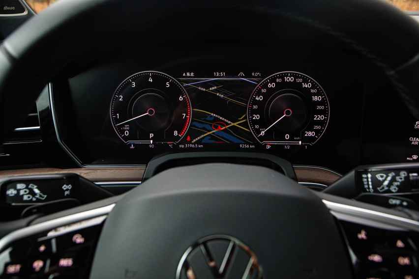 3.0T+8AT！宾利添越同平台！试驾大众途锐