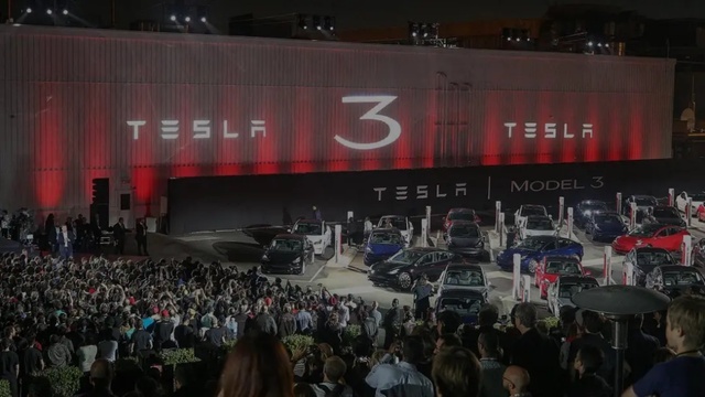 Model 3高性能版33.59万元开启预售，全系高性能版车型已就位