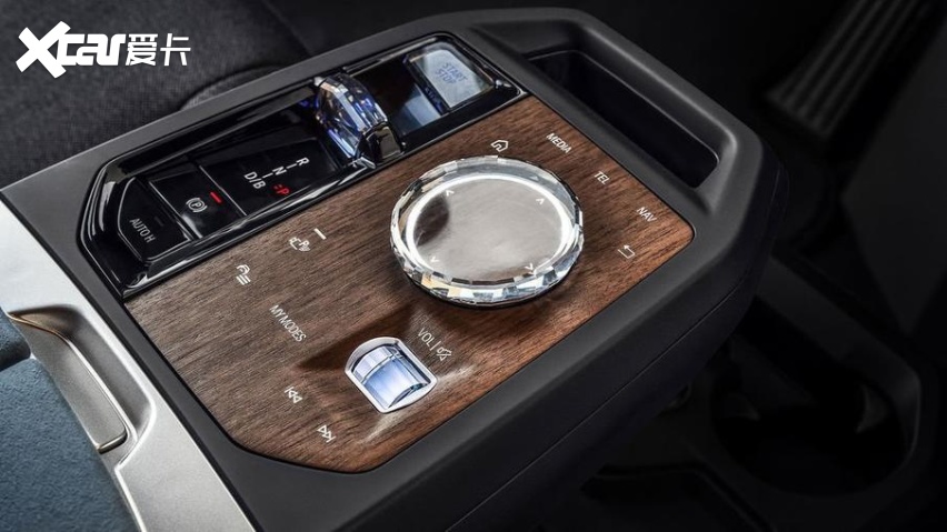 宝马首款纯电动平台SUV iX卖56.67万，中国估计翻翻？