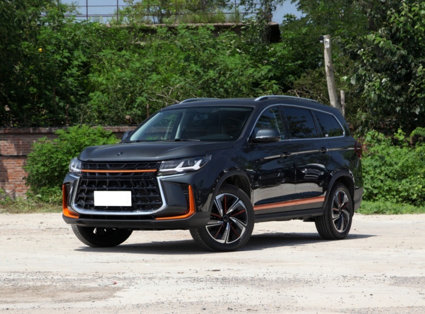 东风打造的百姓车，长近4米8提供7座，标配190马力，不到11万