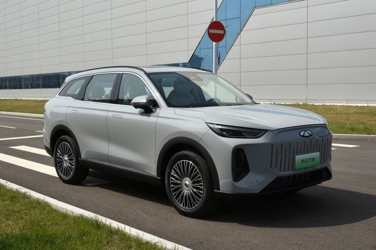 15万元就能买到6/7座车，还是混动，谁更能打？