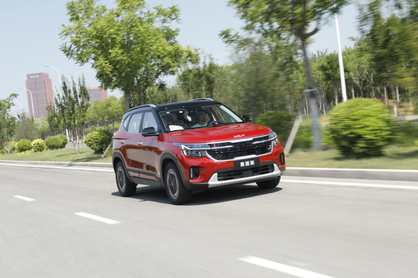 10万元起，年轻人的第一辆家用SUV？驾驶起亚2023款赛图斯1.4T
