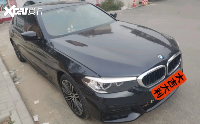 我挑的是宝石青,就是那种很深的黑色,显得特别大.