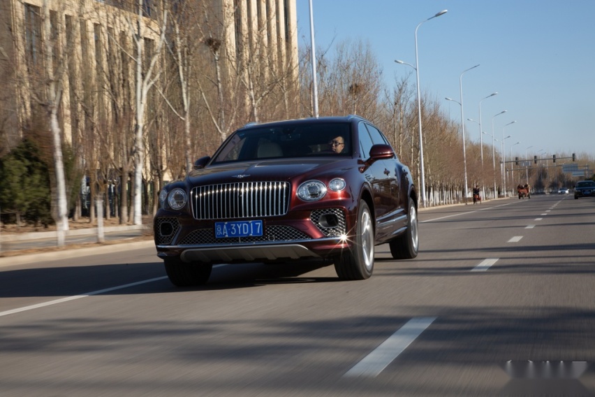 500万以内最奢华的SUV？试驾宾利添越EWB长轴距版
