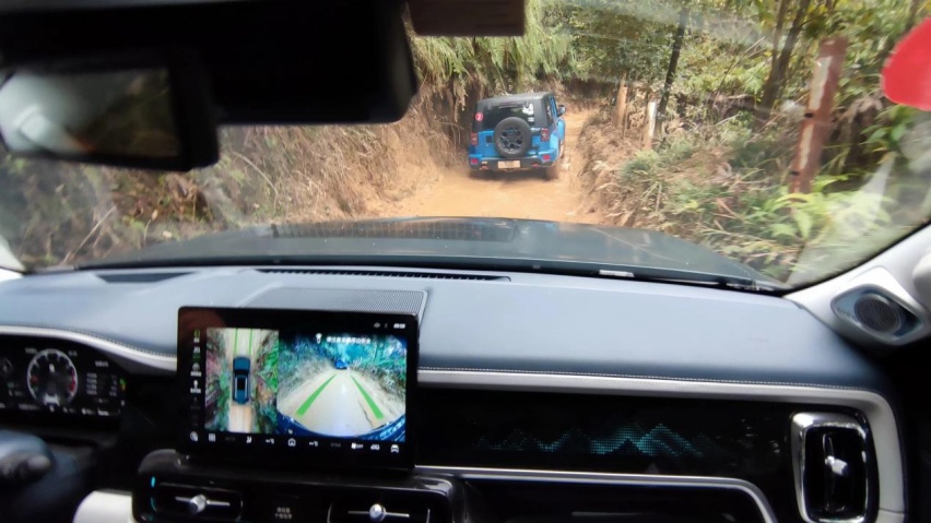BJ40、BJ60双车挑战越野赛道 与北汽38°向上人生同行