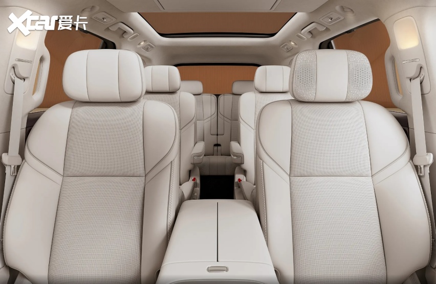 零跑D19内饰曝光!17.3英寸中控屏+21英寸后排屏+8升冰箱+6座