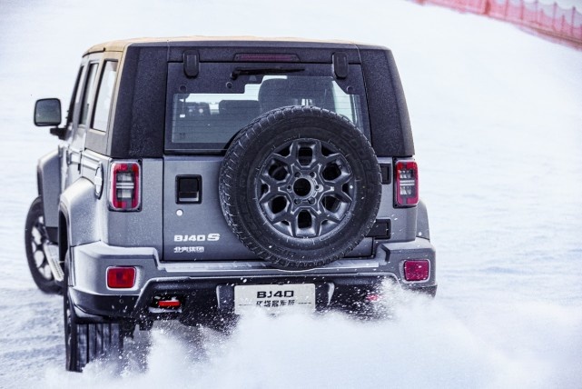 越冰雪悦自由：BJ40冰雪体验营开营啦