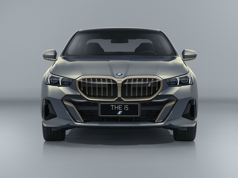 油电齐发，全新BMW 5系长轴距版强势登陆