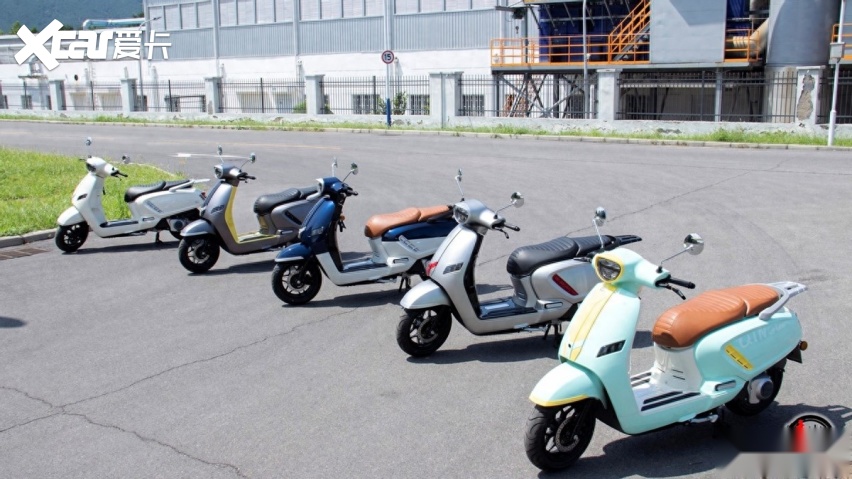 带来了首款复古踏板车型——奥罗拉150 ,价格方面自然成为了大家关