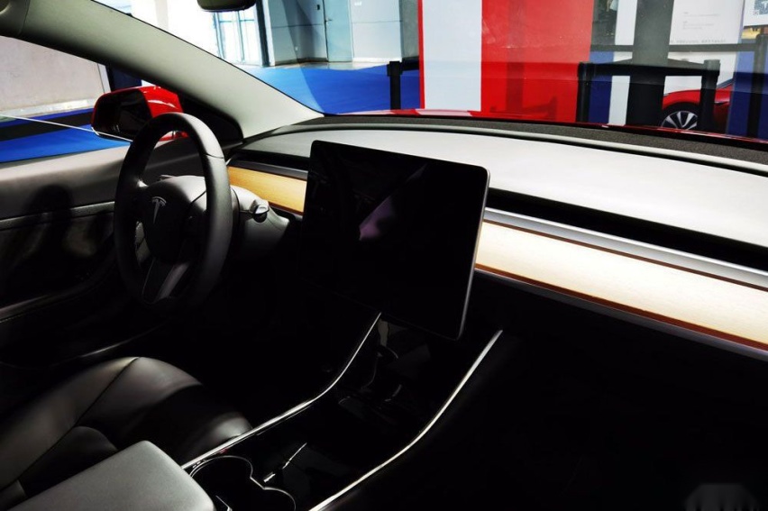 Model 3对比小鹏P7 价格相近该怎么选？