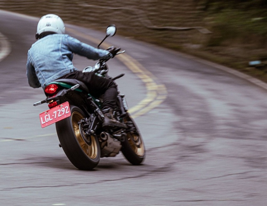 轻盈好上手的复古车，2022川崎Z650RS