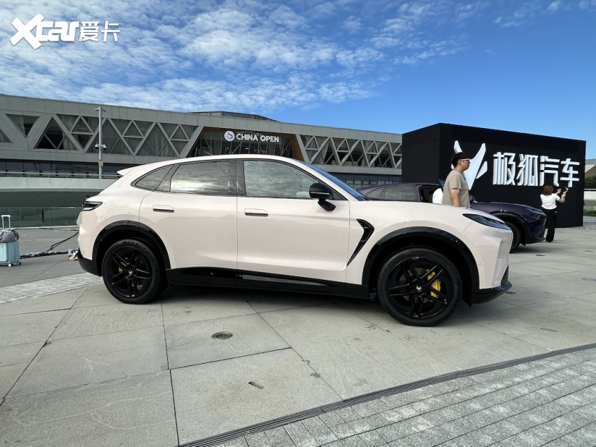 极狐阿尔法T7补贴后售价13.28万起
