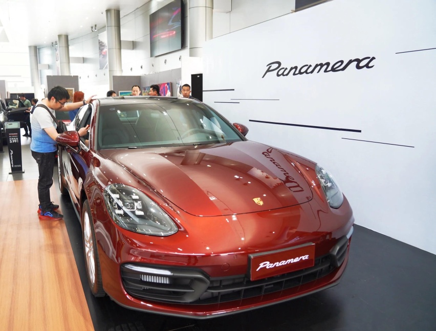 速度与激情并存 新款 Panamera 实车到店