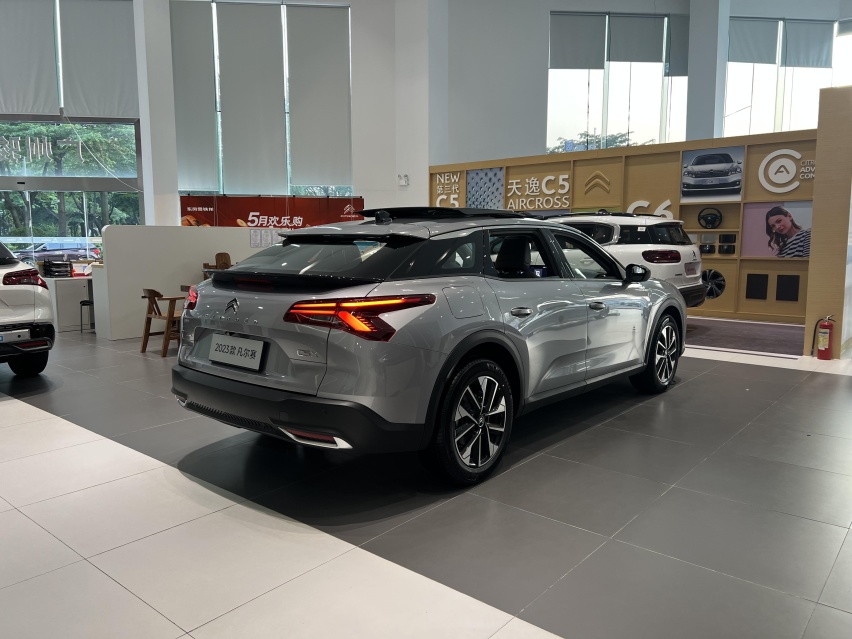 探店2023款凡尔赛C5 X，“加1元”你到底能买到啥？