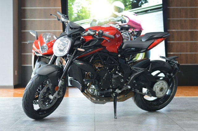 最便宜的MV奥古斯塔 Brutale 800 Rosso到店实拍