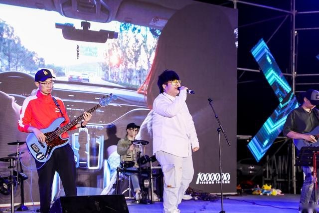 100万信赖 100℃热爱—吉利博越唤醒热爱沙滩音乐节